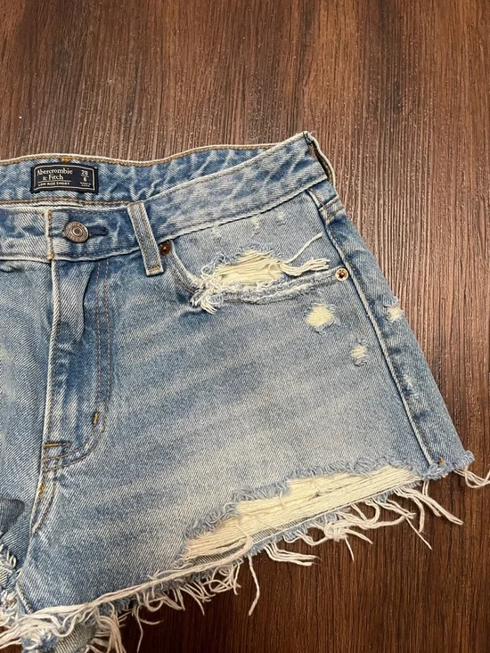 Abercrombie & Fitch Distressed Cutoff Low Rise Shorts - Picture 2 of 5